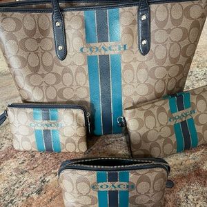 Couch purse set !!!! Moving cleaning clothes out need to go in good condition.